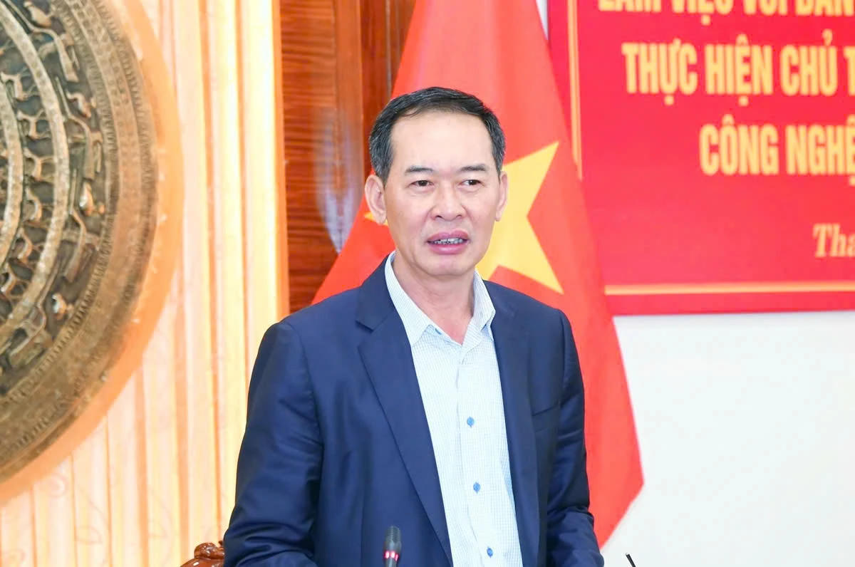 Ông Trịnh Tuấn Sinh - Phó Bí thư Tỉnh ủy, Chủ tịch Ủy ban MTTQ tỉnh Thanh Hóa phát biểu tiếp thu ý kiến của các đại biểu. Ảnh: Quốc Hương.