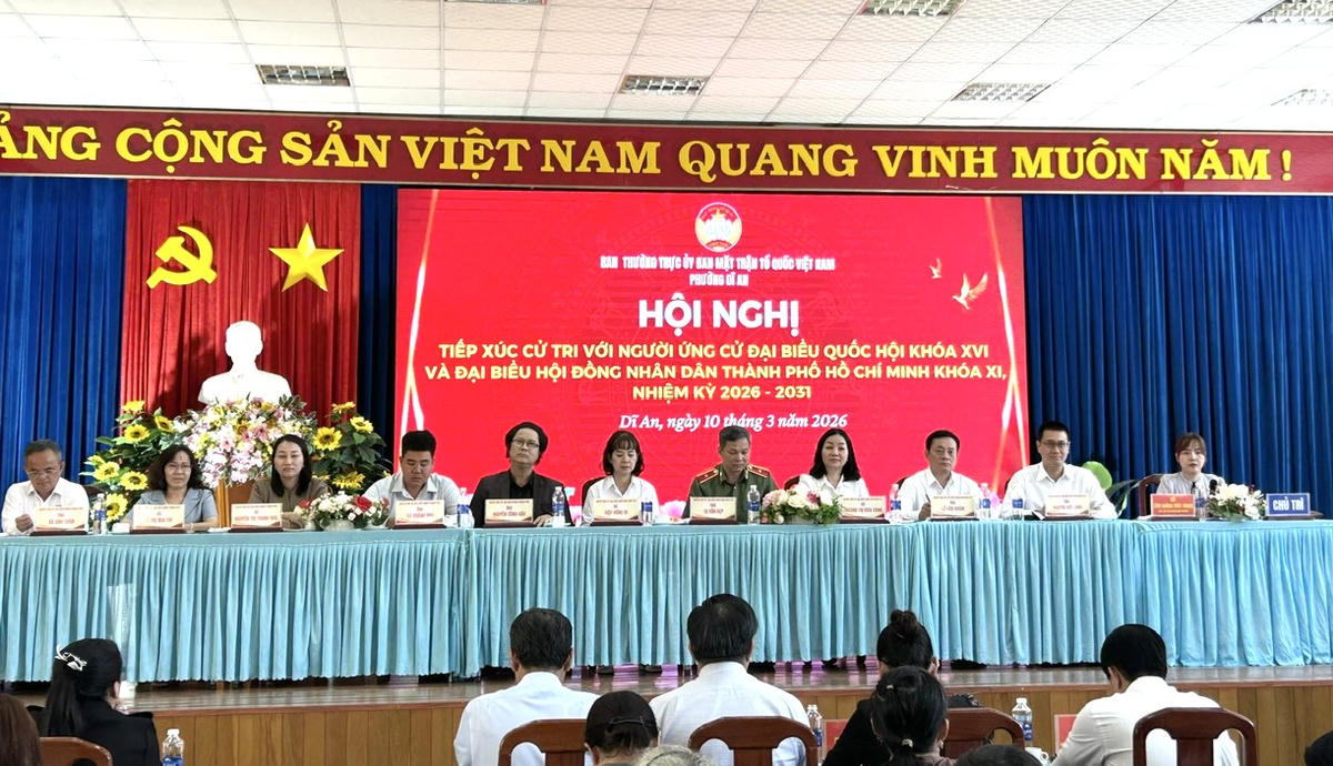 Các ứng cử viên tại hội nghị tiếp xúc cử tri ngày 10/3. Ảnh: Q.Đ.