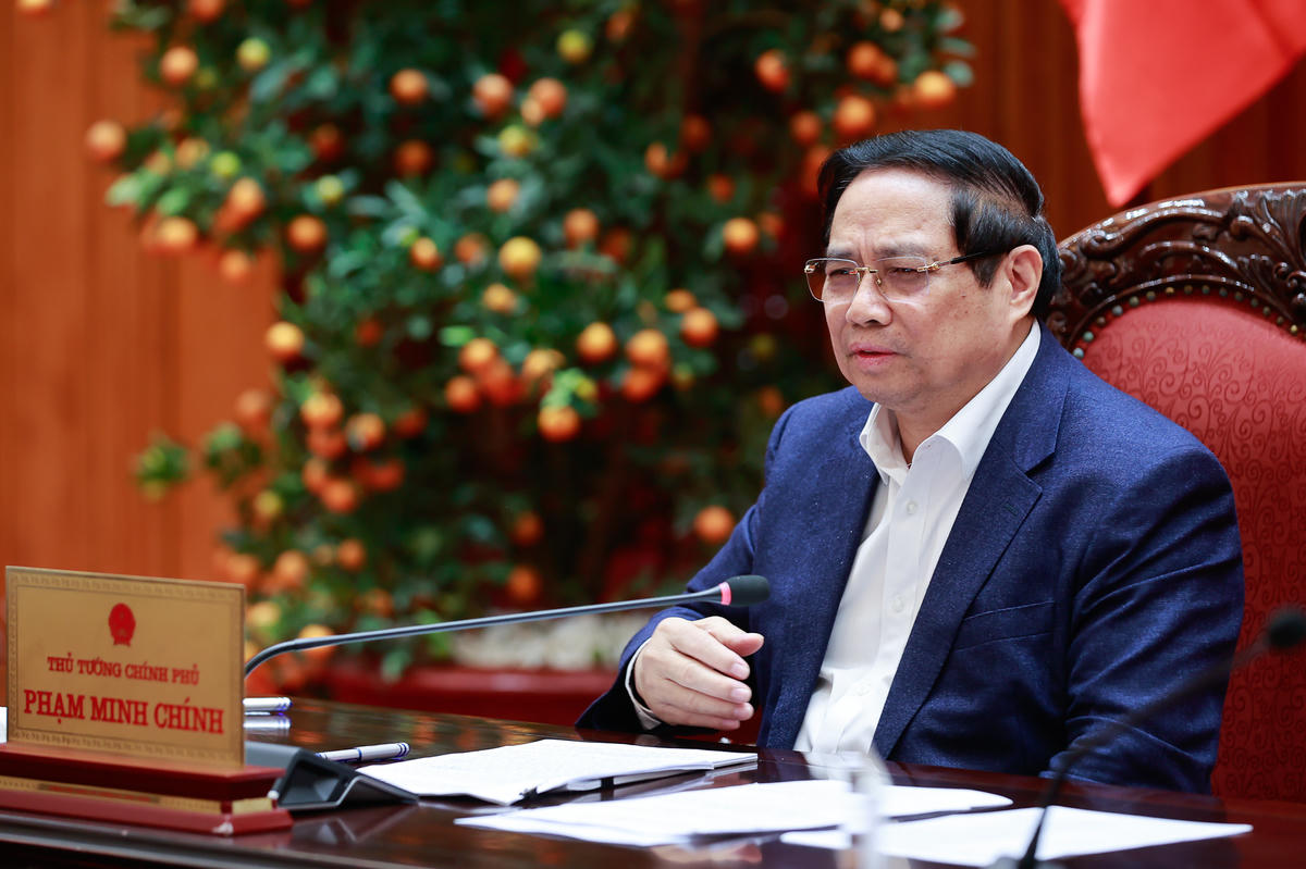 Thủ tướng Phạm Minh Chính chỉ đạo các cơ quan khẩn trương hoàn thiện, trình ban hành Quyết định của Thủ tướng Chính phủ phê duyệt Đề án thí điểm thực hiện đánh giá, chấm điểm (KPI) về công tác xây dựng pháp luật. Ảnh: Nhật Bắc