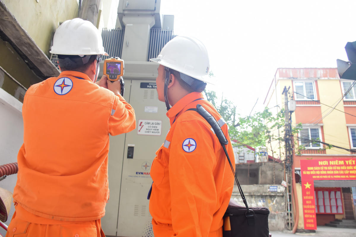 Kiểm tra các trạm biến áp cấp nguồn cho điểm bầu cử