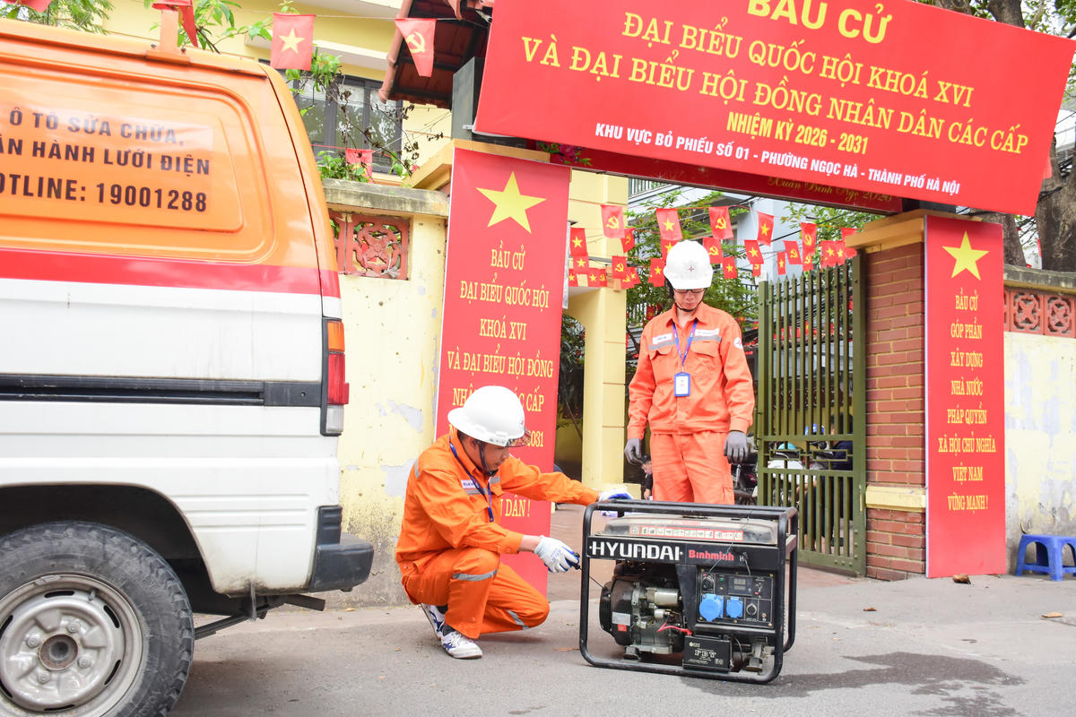 Chuẩn bị máy phát điện dự phòng tại khu vực điểm bỏ phiếu