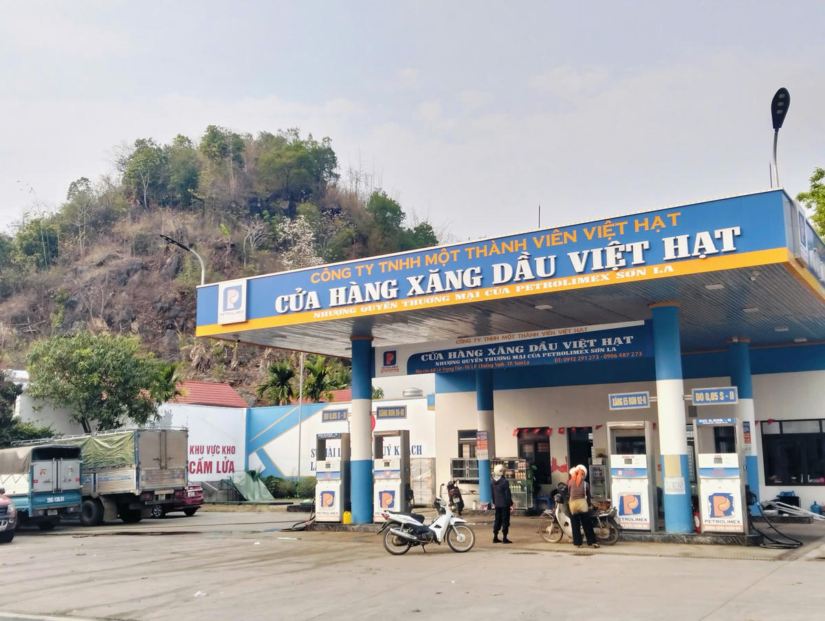 Chủ tịch UBND tỉnh Sơn La ban hành Chỉ thị chỉ đạo trước những biến động của thị trường xăng dầu để kịp thời có những giải pháp ứng phó. Ảnh: H.H