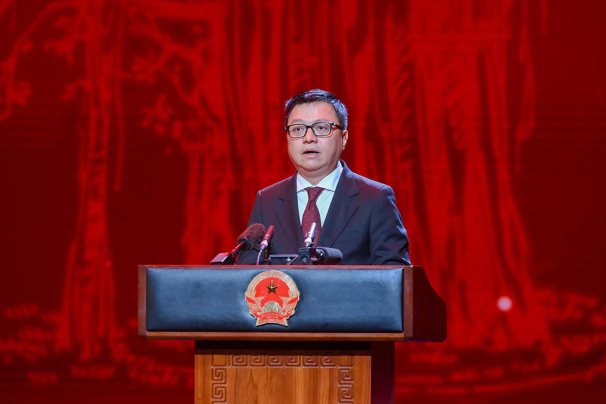 Nhà báo Lê Quốc Minh phát biểu tại lễ kỷ niệm.