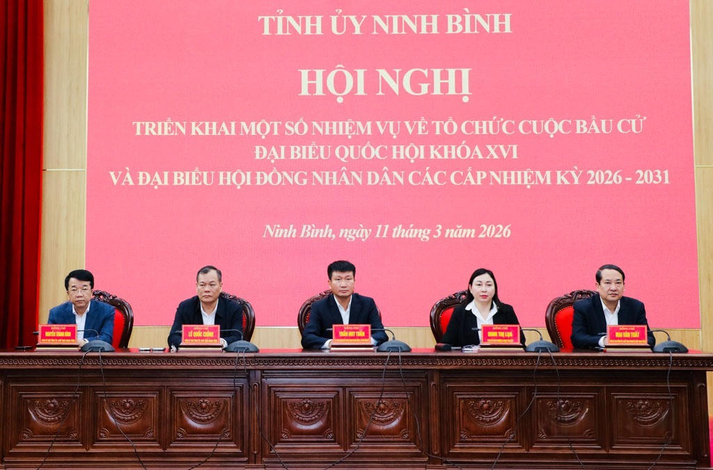 Thường trực Tỉnh ủy Ninh Bình chủ trì hội nghị. Ảnh: Đức Lam