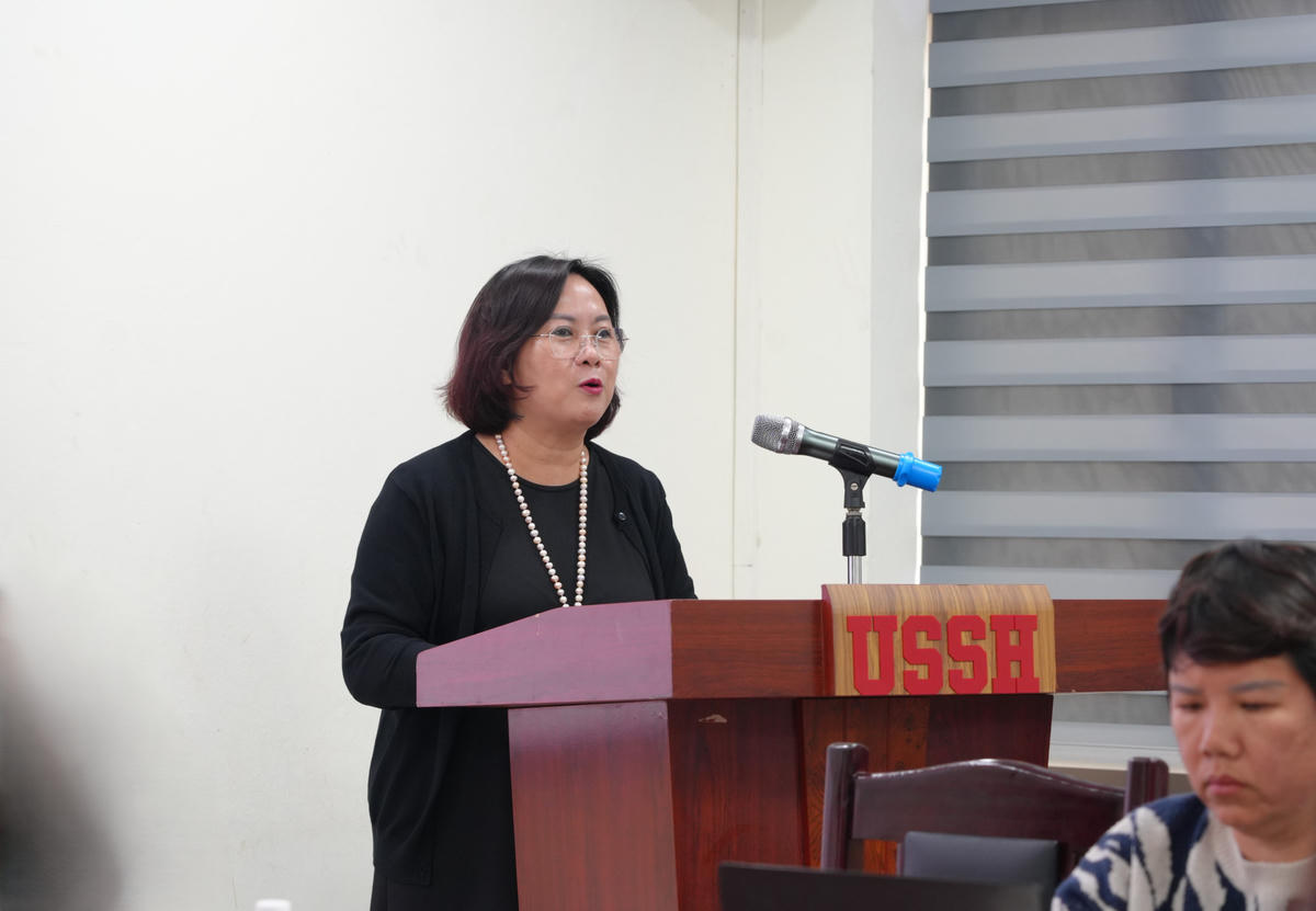 Bà Nguyễn Thị Mai Hương, Phó Giám đốc Sở Văn hóa và Thể thao Hà Nội với tham luận Triển khai Nghị quyết 80 của Bộ Chính trị về Phát triển Văn hóa Việt Nam trên địa bàn TP Hà Nội.