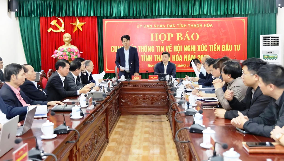 ông Đào Xuân Yên, Trưởng Ban Tuyên giáo và Dân vận Tỉnh ủy Thanh Hóa phát biểu chỉ đạo tại hội nghị. Ảnh: Nguyễn Chung.