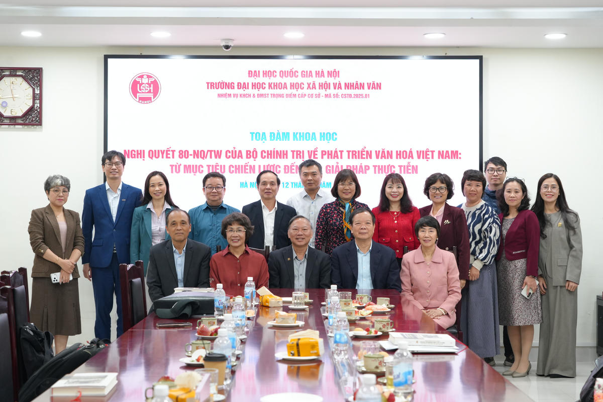 Các đại biểu tham dự tọa đàm khoa học.