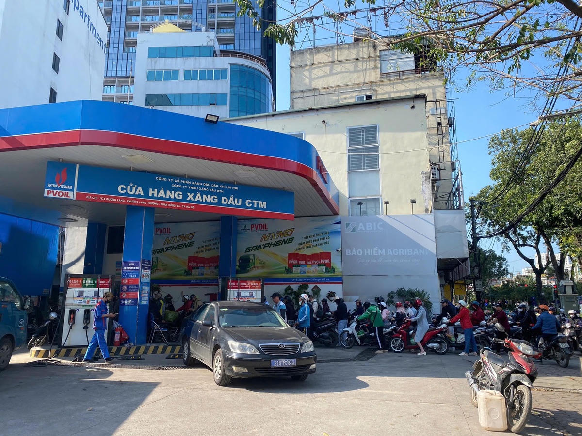 Thủ tướng: Bảo đảm cung ứng xăng dầu cho sản xuất, kinh doanh và tiêu dùng của người dân, doanh nghiệp