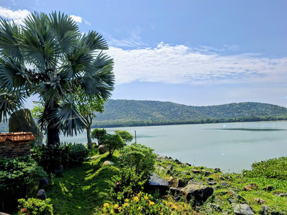 Hồ Dầu Tiếng là một trong những hồ nhân tạo lớn nhất Việt Nam. Ảnh: S.X