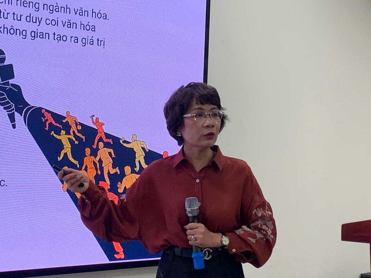 PGS.TS Nguyễn Thị Thu Phương, Viện trưởng Viện Văn hóa, Nghệ thuật, Thể thao và Du lịch Việt Nam phát biệu tại tọa đàm.