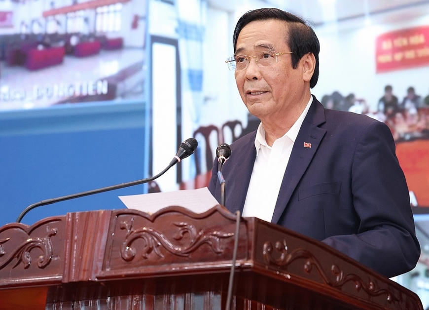 Ông Nguyễn Thanh Bình - Chủ tịch Hội Người cao tuổi Việt Nam trình bày chương trình hành động trước cử tri Hà Tĩnh.