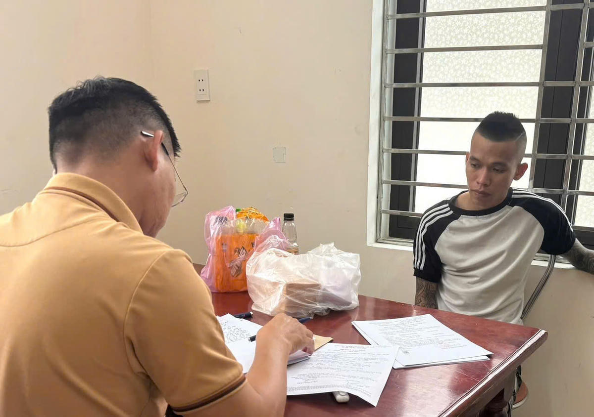 Đối tượng&nbsp;Nguyễn Trương Chí Bảo tại cơ quan điều tra. Ảnh: CV.