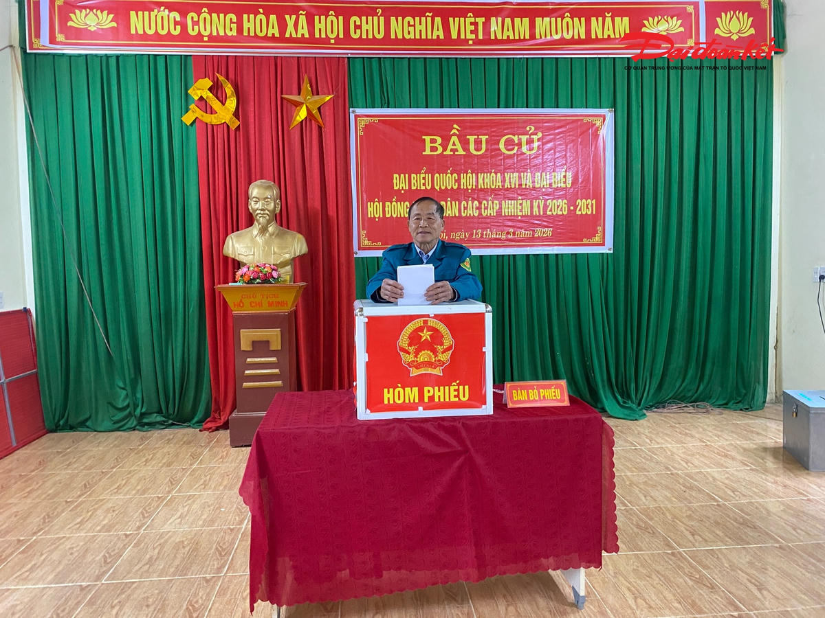 Cử tri bản Huồi Thum, xã Na Ngoi đi bầu cử sớm đại biểu Quốc hội và HĐND các cấp nhiệm kỳ 2026-2031. Ảnh: LT