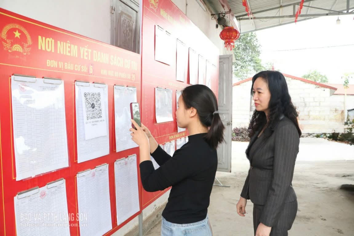 Công tác kiểm tra tại Điểm bẩu cử số 5, đơn vị bầu cử số 21 tỉnh Lạng Sơn