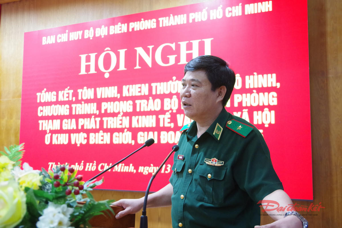 Thiếu tướng Trần Thanh Đức, Phó Tư lệnh Bộ Tư lệnh Thành phố kiêm Chỉ huy trưởng Ban Chỉ huy BĐBP TP Hồ Chí Minh phát biểu tại hội nghị. Ảnh: Quang Tiến.