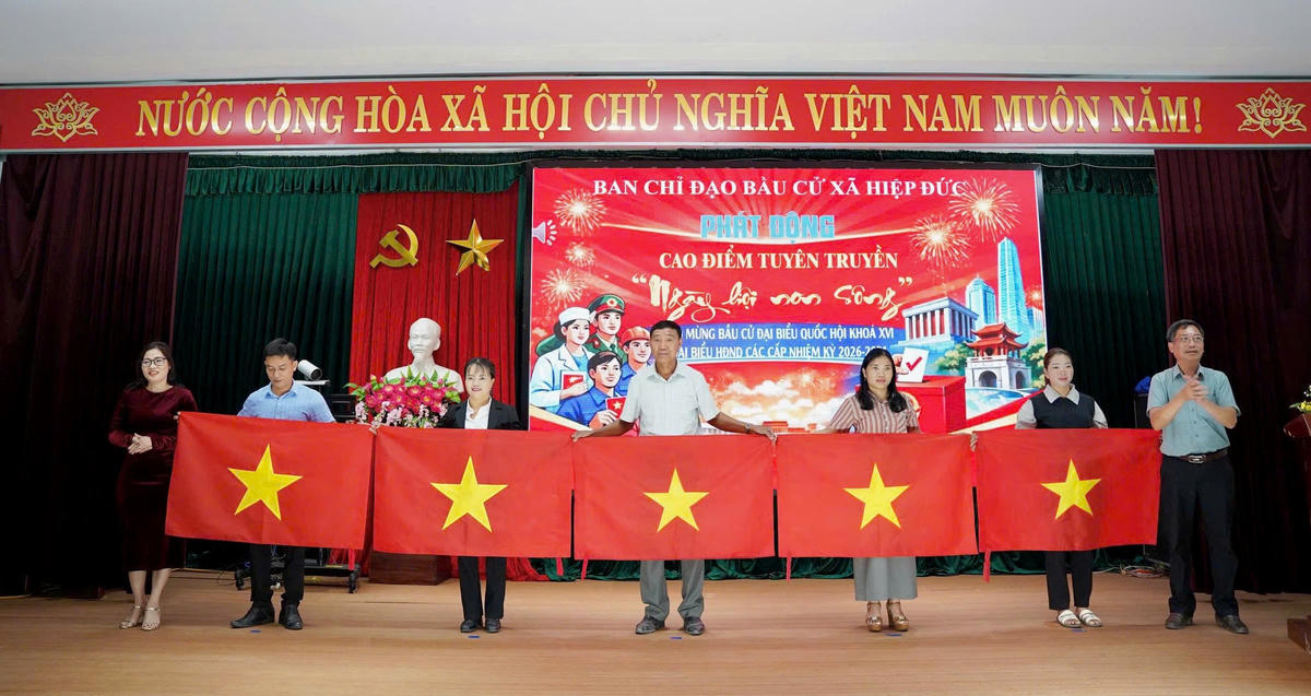 Xã Hiệp Đức phát động 15 ngày cao điểm tuyên truyền “Ngày hội non sông”. Ảnh LQQ.