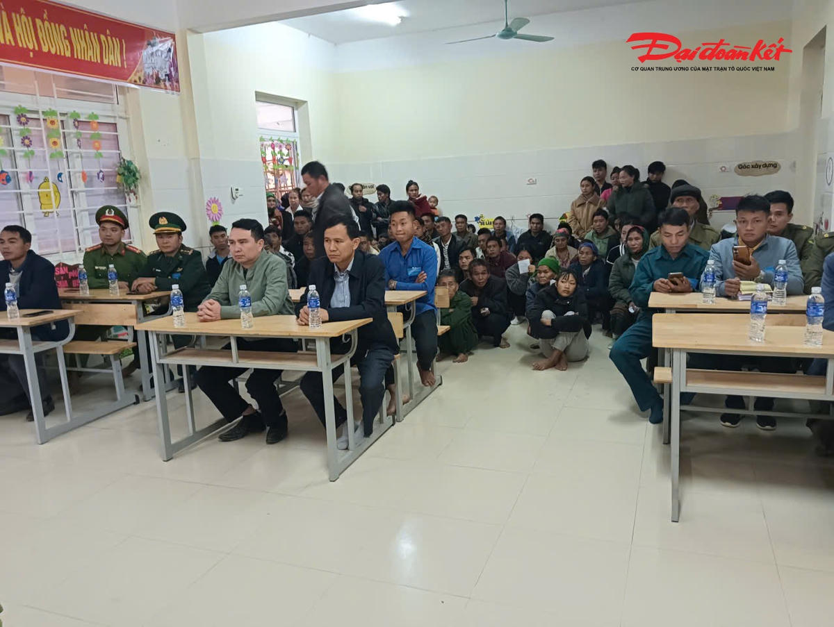 Tổ bỏ phiếu sớm tại bản Cha Nga, xã Bắc Lỹ (Nghệ An). Ảnh: MX