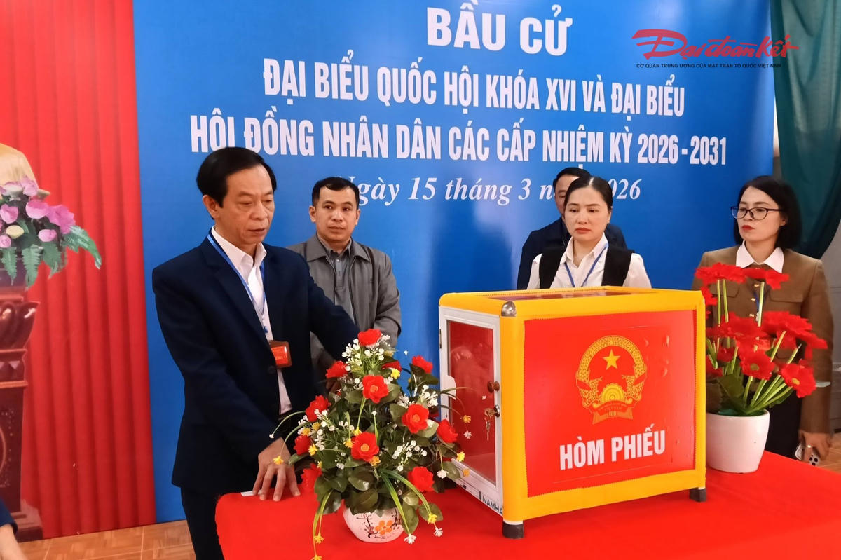 Đoàn công tác do ông Đàm Quang Tuyến – Phó Chủ tịch Ủy ban MTTQ Việt Nam tỉnh Thái Nguyên làm Trưởng đoàn giám sát công tác bầu cử tại các xã Nghinh Tường và Tràng Xá. Ảnh: MTTQ tỉnh Thái Nguyên.
