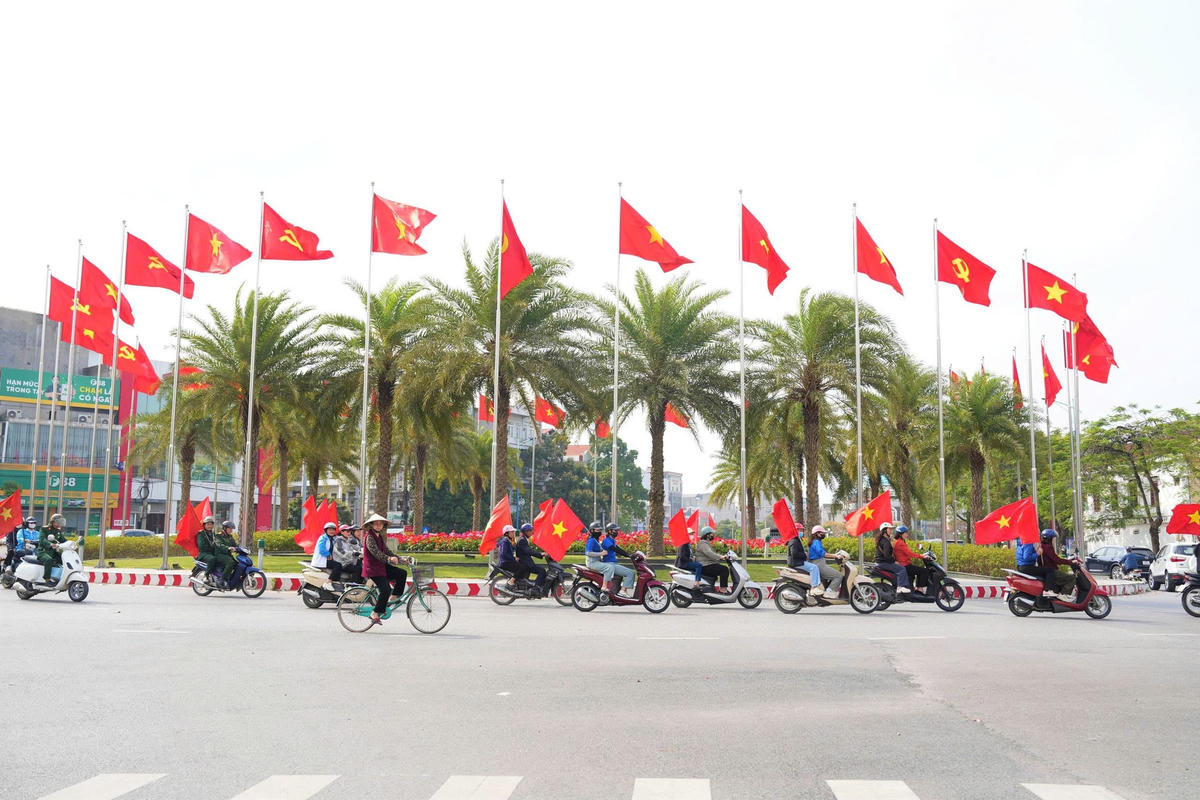 TP Hải Phòng rực rỡ cờ hoa, chờ đón ngày hội lớn. Ảnh: PT.&nbsp;