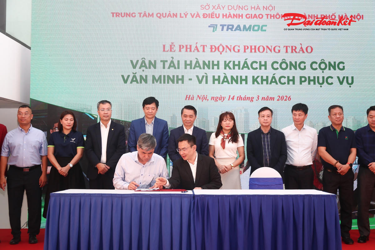 Doanh nghiệp xe buýt Hà Nội cam kết phục vụ hành khách văn minh, thân thiện hơn