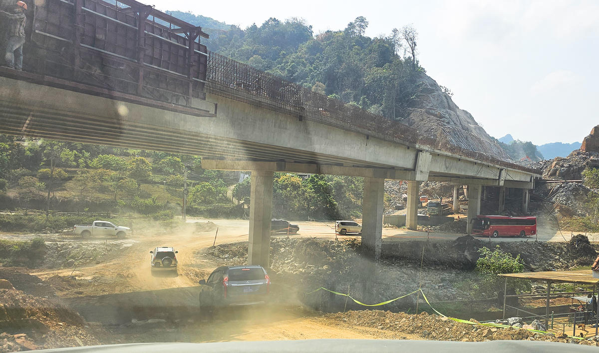 Tại đoạn tuyến qua địa phận xã Đông Khê, một số cầu đã xây dựng xong phần thô.