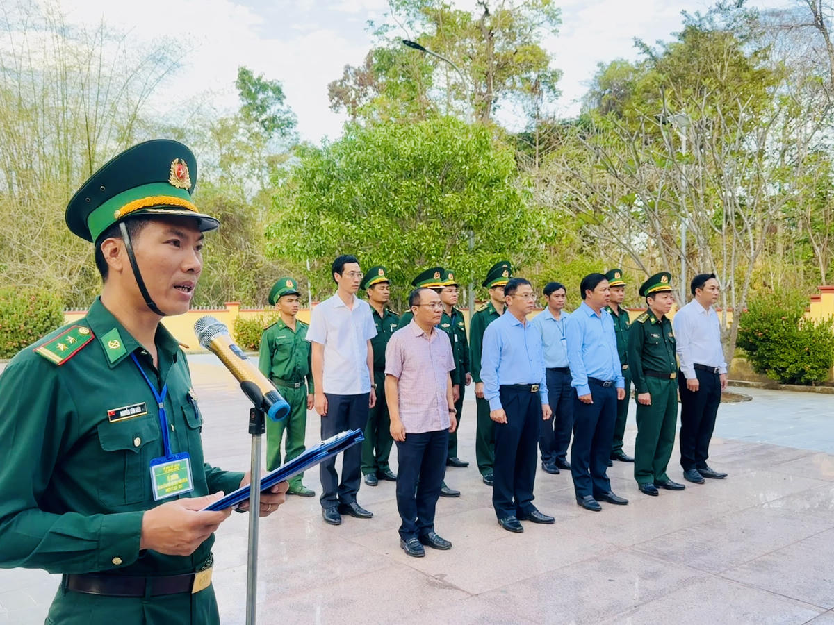 Lá phiếu nơi tuyến đầu biên giới
