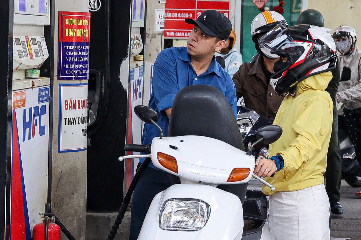 Giá xăng dầu 14/3: Xả quỹ 4.000–5.000 đồng/lít để giữ giá.
