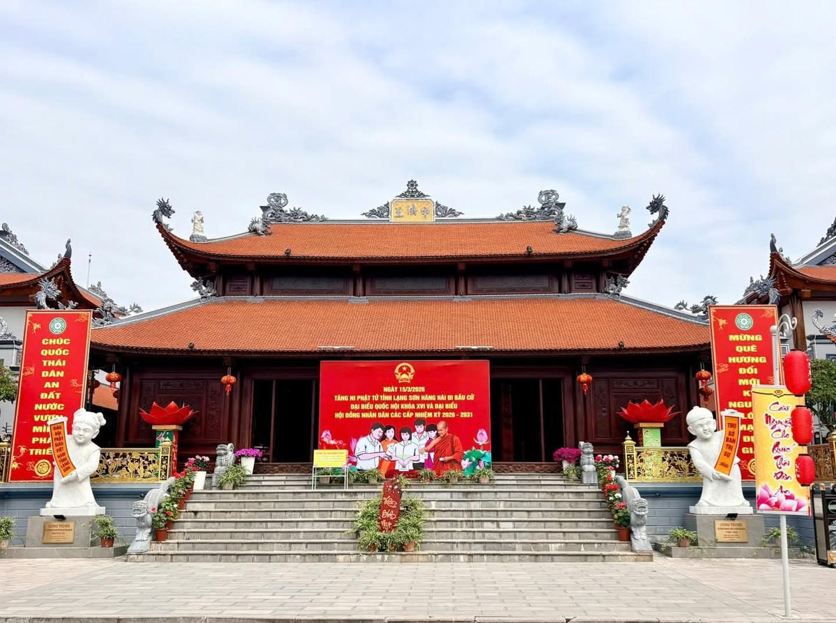 Điểm bầu cử chùa Thành, Lạng Sơn, nơi các tăng ni thực hiện quyền công dân.