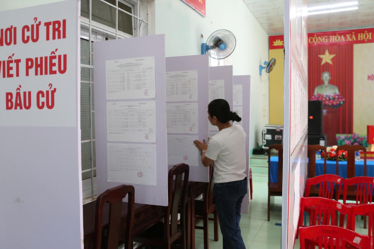 Khu vực cử tri thực hiện bầu ĐBQH khóa XVI và đại biểu HĐND các cấp, nhiệm kỳ 2026-2023. Ảnh: CV.