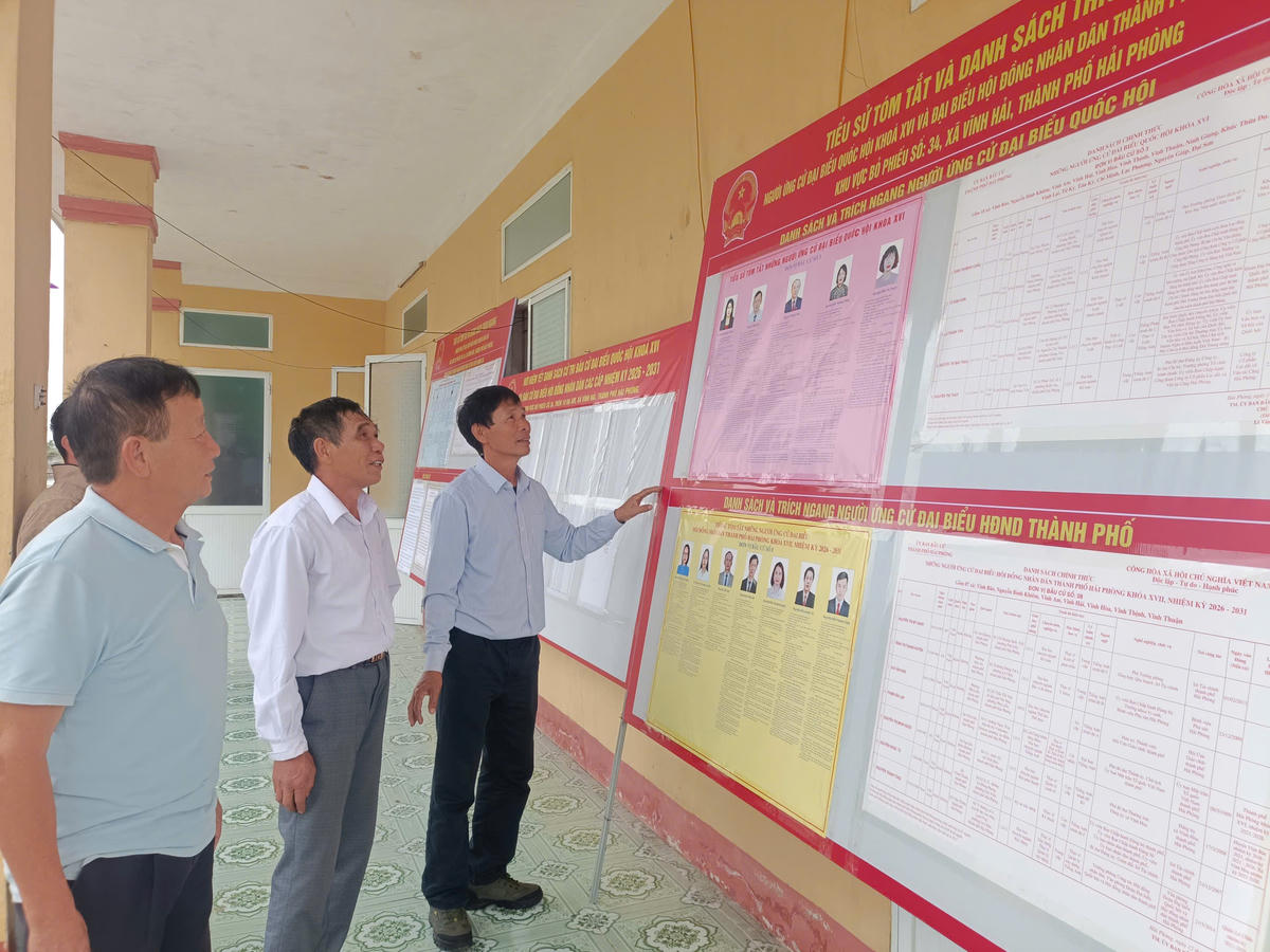 Cử tri Vĩnh Hải tin tưởng vào các ứng viên sẽ chung sức xây dựng quê hương ngày càng giàu đẹp. Ảnh: Bích Dương.&nbsp;