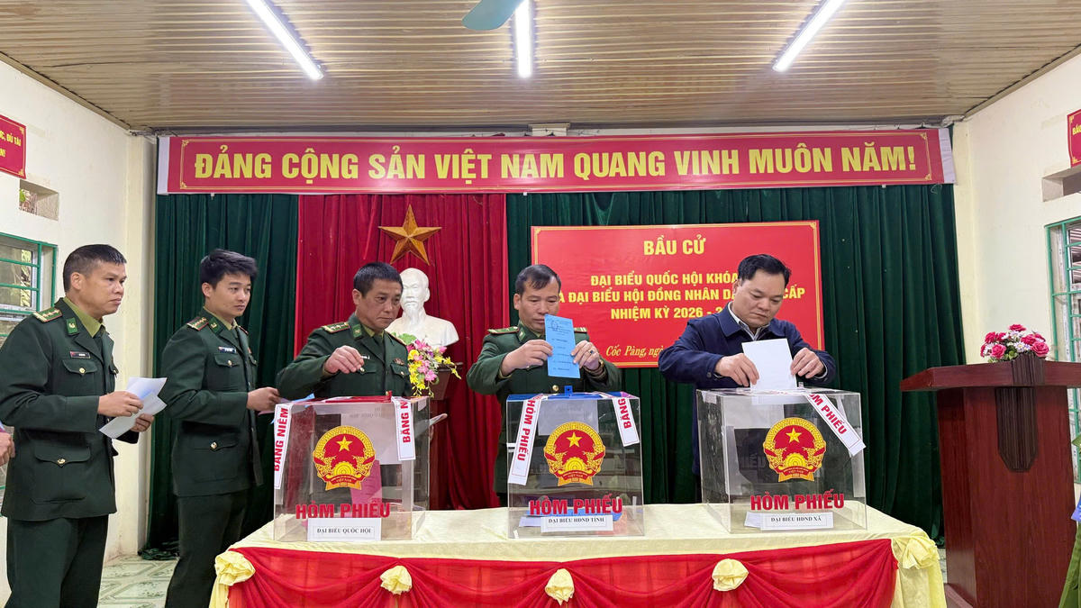 Đồn Biên phòng Cốc Pàng dự khai mạc và bỏ phiếu tại khu vực bầu cử số 1, xã Cốc Pàng.