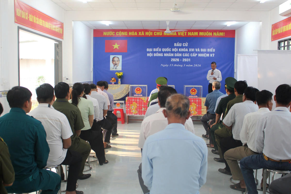 Không khí rộn rạng của ngày bầu cử ở xã biên giới Tây Ninh. Ảnh: Tr.Trung.