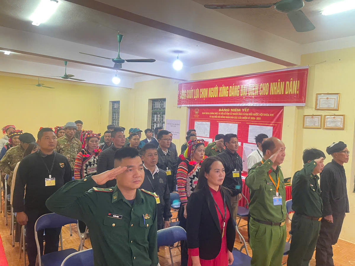 Hình ảnh cử tri nơi cực Tây Tổ quốc đi bầu cử