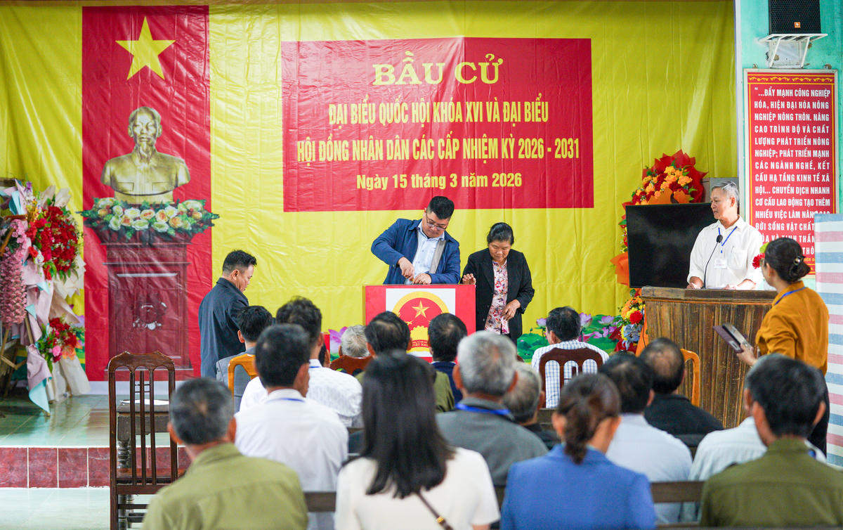 Sáng 15/3, nhịp sống ở làng nón Quy Hậu trở nên rộn ràng hơn thường lệ. Ảnh: Cẩm Kỳ&nbsp;