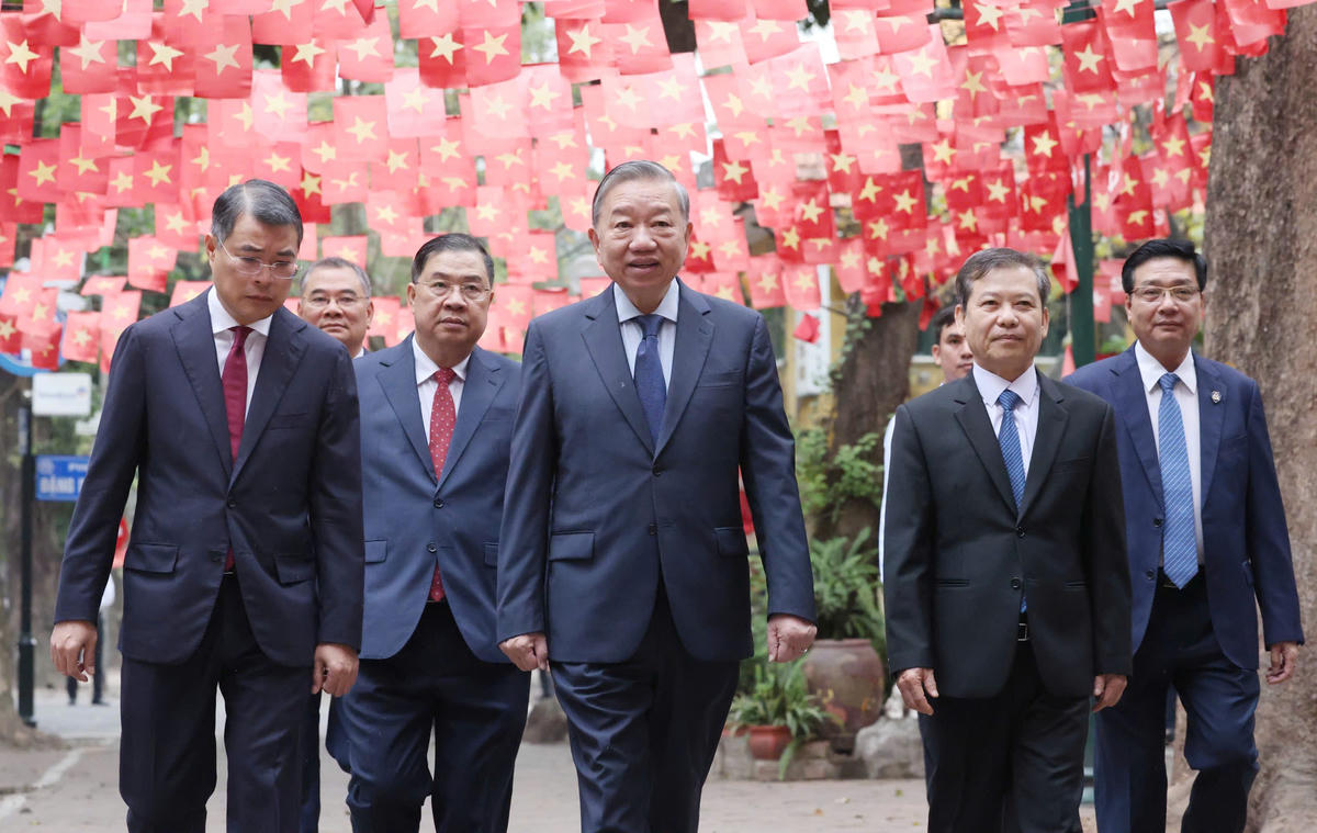 Tổng Bí thư Tô Lâm đến bỏ phiếu bầu cử Đại biểu Quốc hội khóa XVI và Đại biểu Hội đồng nhân dân các cấp nhiệm kỳ 2026-2031 tại Khu vực bỏ phiếu số 02 phường Ba Đình, thành phố Hà Nội. Ảnh: Viết Chung