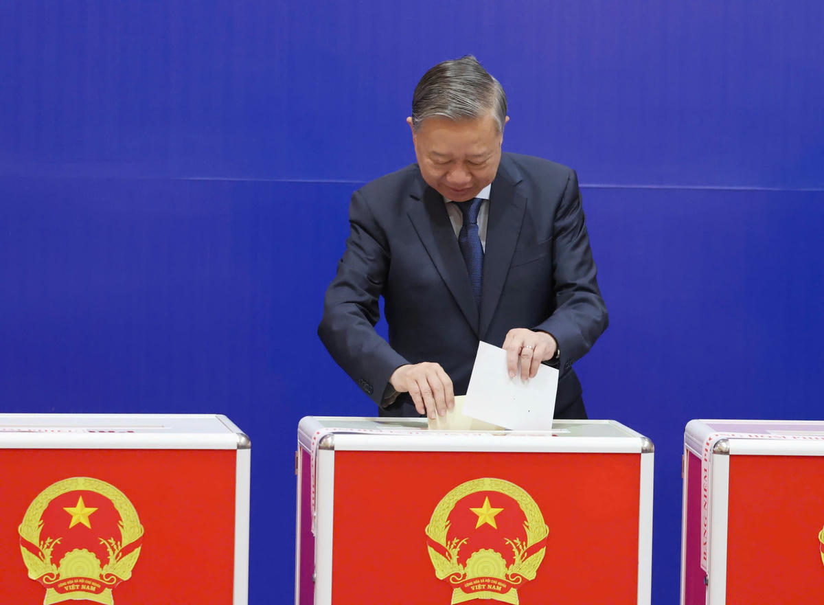  Tổng Bí thư Tô Lâm bỏ phiếu bầu cử đại biểu Quốc hội khóa XVI và HĐND các cấp nhiệm kỳ 2026-2031. Ảnh Viết Chung