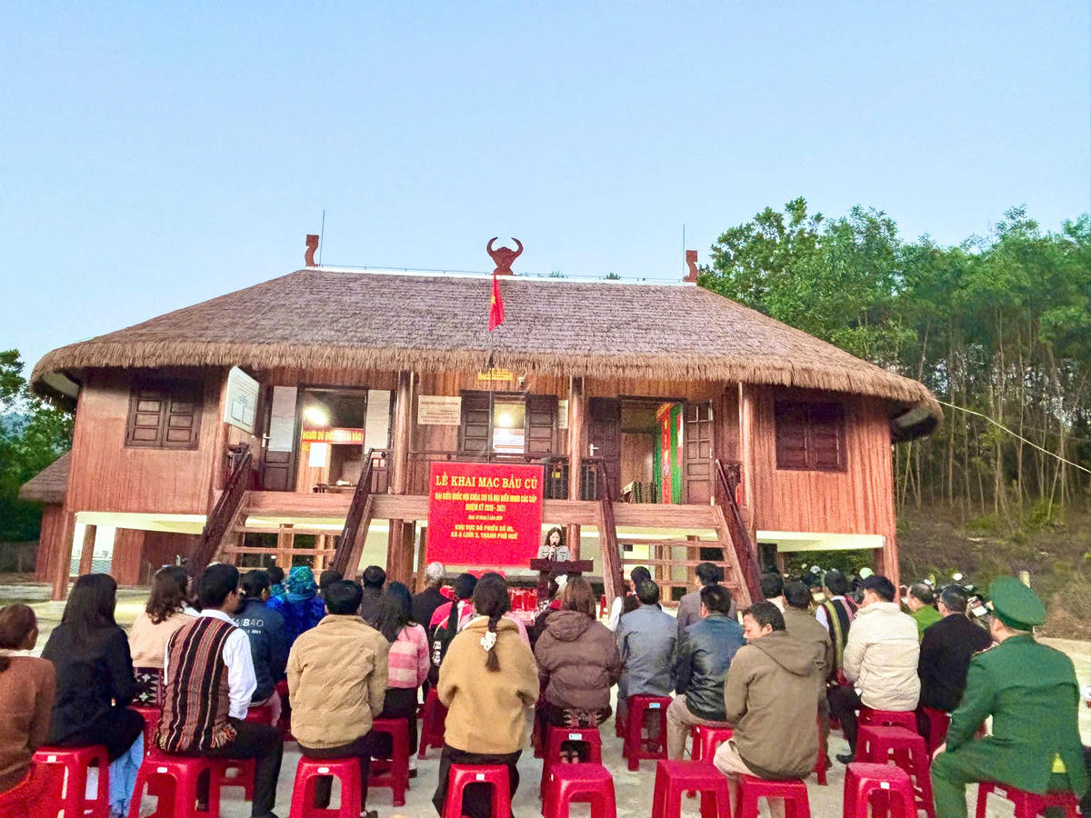 Lễ khai mạc bầu cử tại xã A Lưới 3. Ảnh: N.Q.