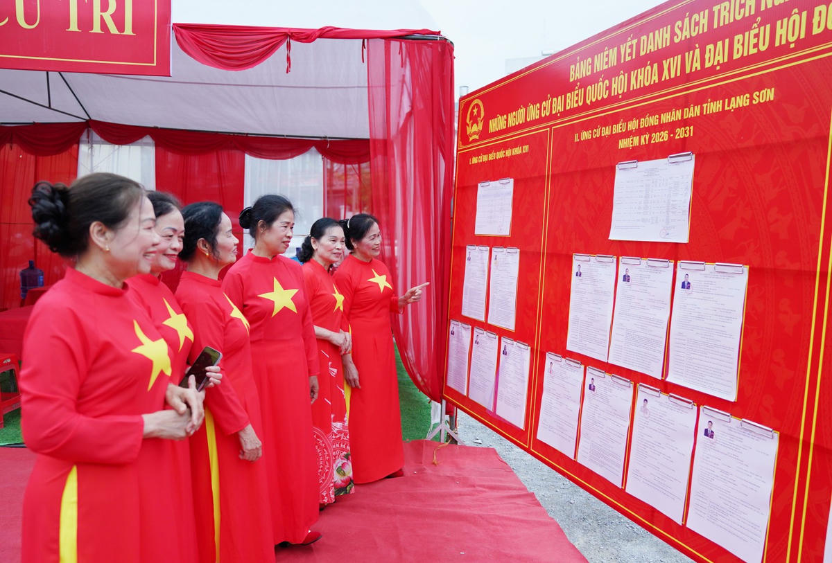 Các cử khối Đại Thắng, phường Lương Văn Tri&nbsp; nghiên cứu danh sách tiểu sử ứng viên&nbsp;