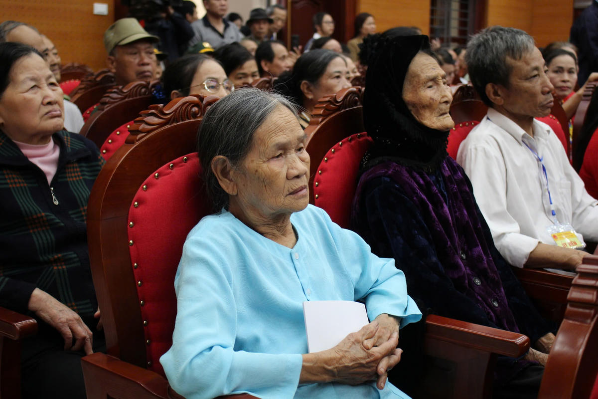 Các cử tri ở địa phương tham dự lễ khai mạc. Ảnh: Duy Hưng