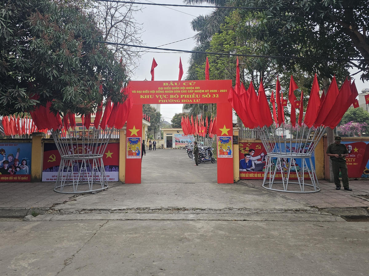 Khu vực bỏ phiếu số 32, phường Hoa Lư sáng 15/3. Ảnh: Đình Minh