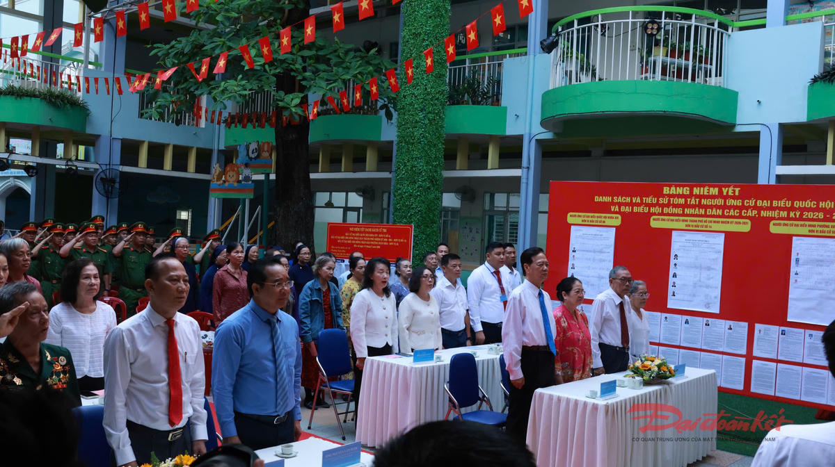 Quang cảnh khai mạc bầu cử tại điểm bỏ phiếu phường Xuân Hoà, TP Hồ Chí Minh. Ảnh: Hồng Phúc.