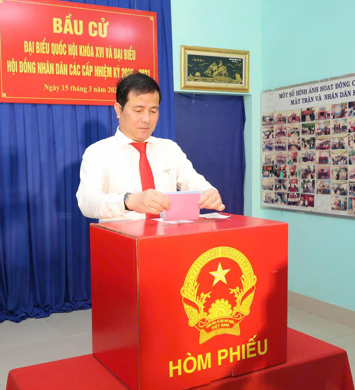 Ông Trần Văn Huyến, Phó Bí thư Thành ủy Cần Thơ bỏ phiếu tại khu vực số 13, đơn vị bầu cử số 5, phường Vị Thanh, TP Cần Thơ.&nbsp;&nbsp;