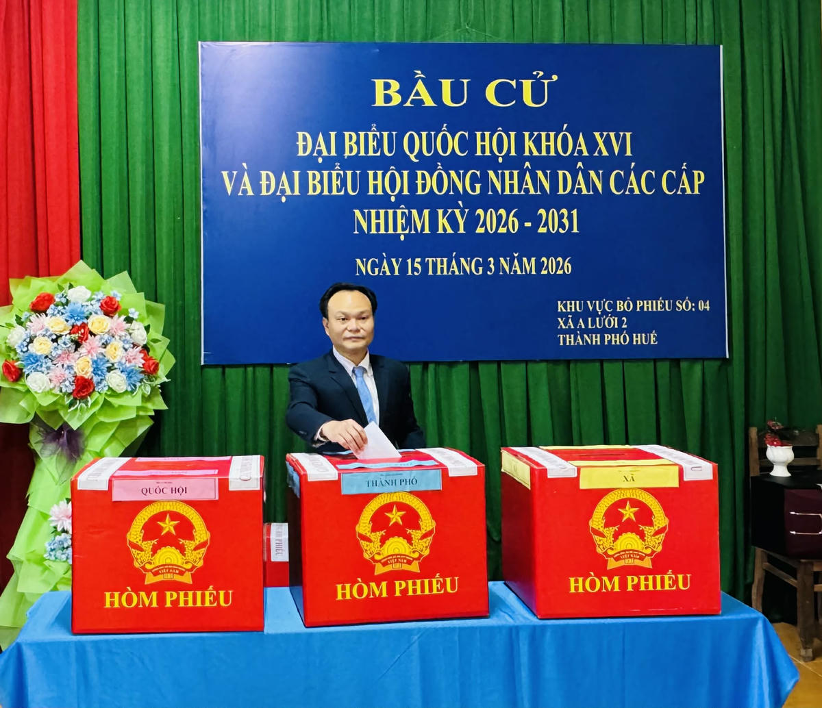 Ông Nguyễn Mạnh Hùng, Bí thư Đảng ủy xã A Lưới 2. Ảnh: M.H.