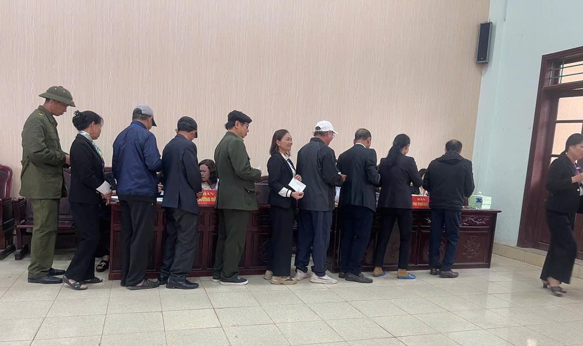 Cử tri xã Nam Cường, tỉnh Hưng Yên tham gia bỏ phiếu trong trật tự. Ảnh: CTV