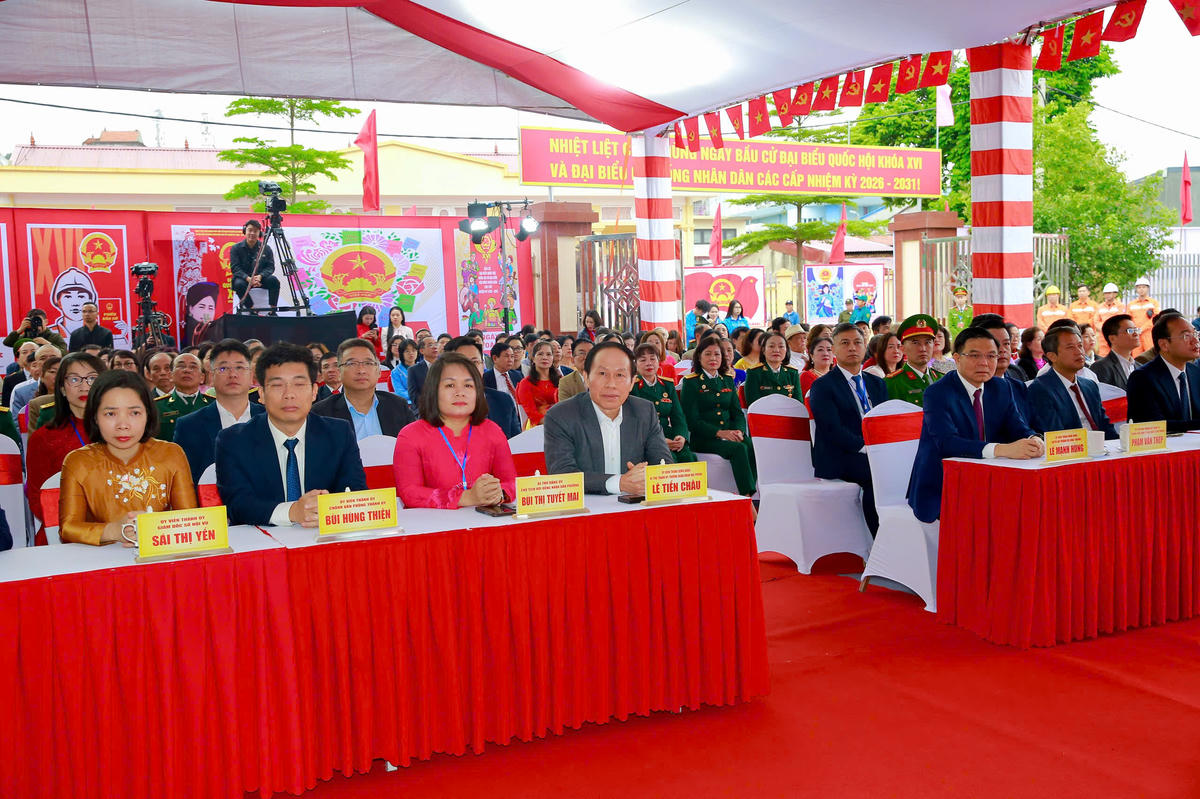 Lễ khai mạc và bỏ phiếu bầu cử đại biểu Quốc hội khóa XVI và đại biểu HĐND các cấp nhiệm kỳ 2026 - 2031 tại phường Phù Liễn diễn ra trong không khí trang nghiêm, ấm áp. Ảnh: TH.&nbsp;