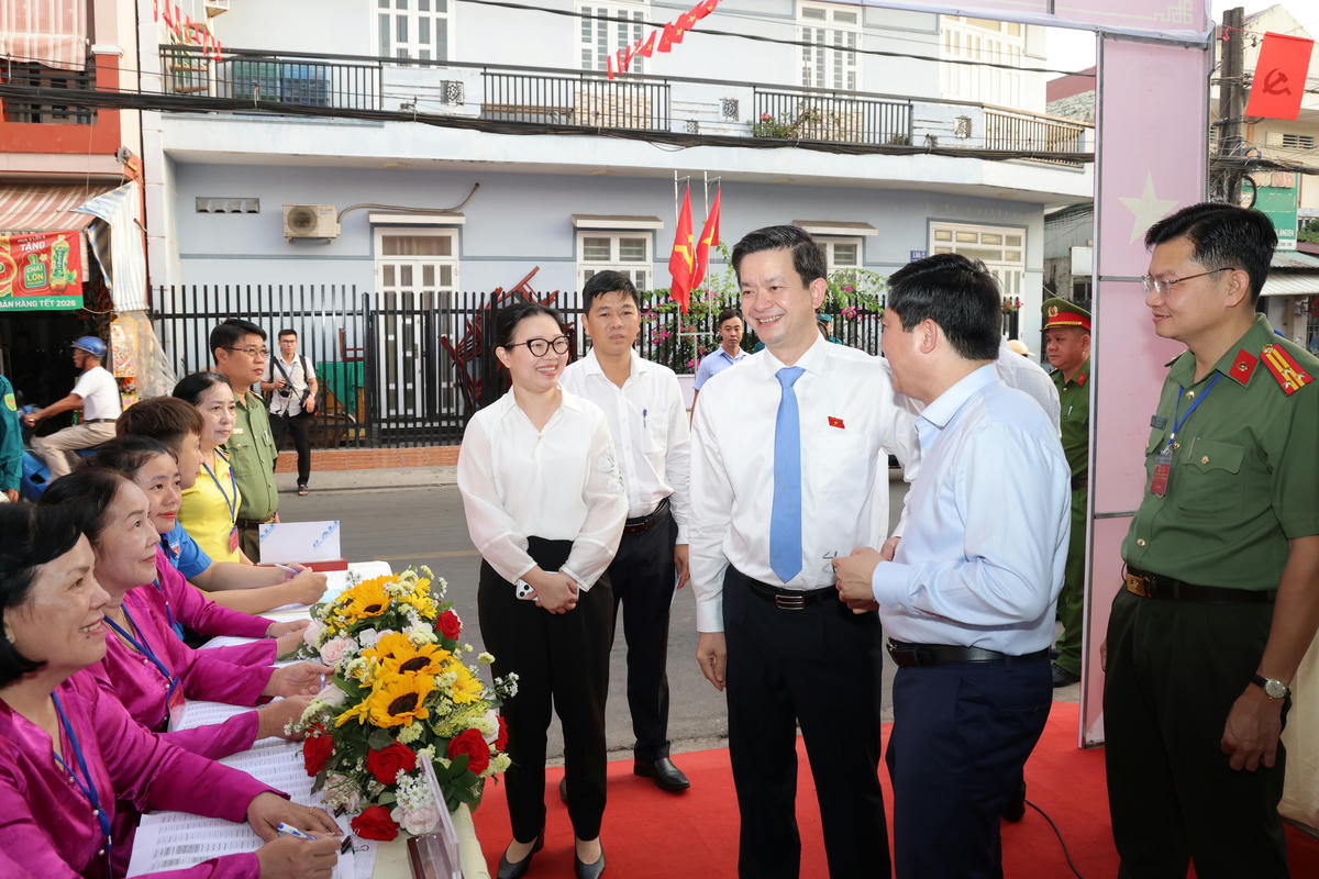 Ông Lê Quang Tùng, Ủy viên Ban Chấp hành Trung ương Đảng, Bí thư Thành ủy Cần Thơ bỏ phiếu tại khu vực bỏ phiếu số 22. Ảnh Trung Phạm.&nbsp;&nbsp;