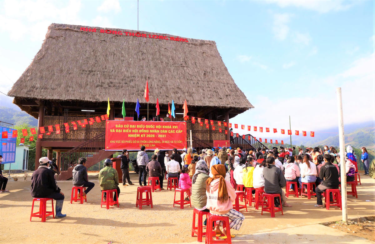 Quang cảnh điểm bầu cử tại xã Ngọc Linh, tỉnh Quảng Ngãi. Ảnh: Chí Đại.