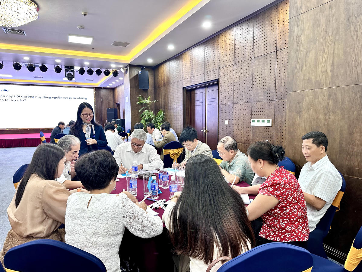 Tập huấn viên hướng dẫn cán bộ&nbsp;Hội nạn nhân chất độc da cam/dioxin kỹ năng viết dự án.