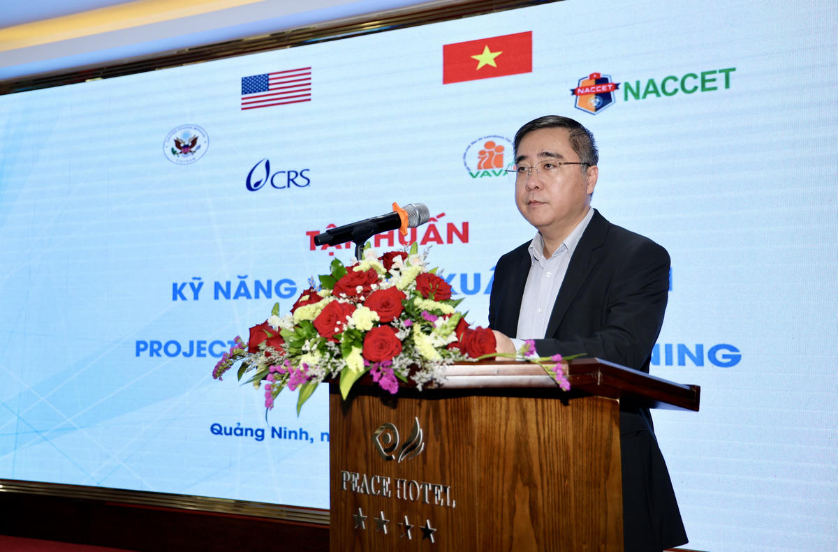 Phó Chủ tịch Thường trực Ủy ban MTTQ Việt Nam tỉnh Quảng Ninh Nguyễn Chí Thành phát biểu tại hội nghị.