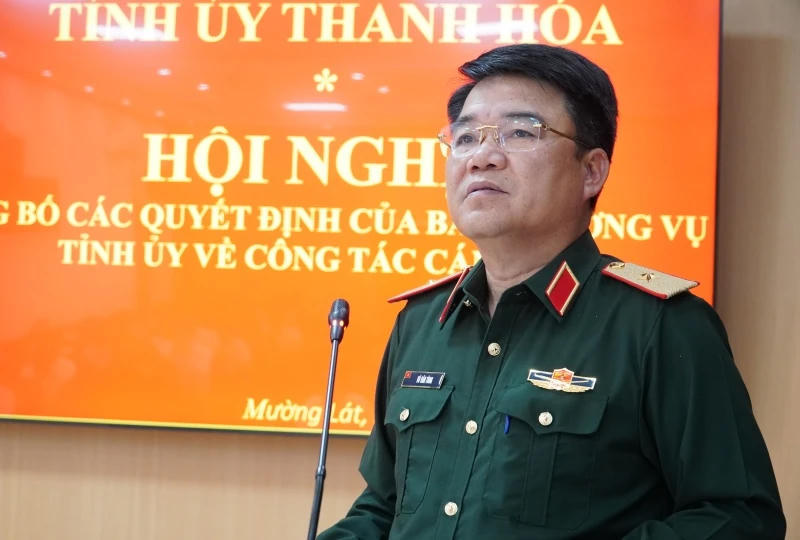 Thiếu tướng Vũ Văn Tùng - Chỉ huy trưởng Bộ CHQS tỉnh phát biểu giao nhiệm vụ. Ảnh: Hoàng Lan